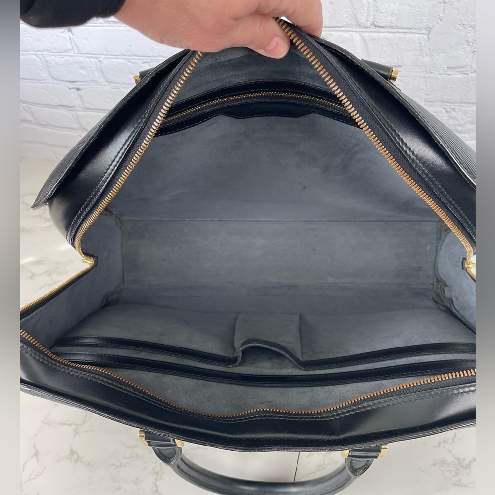 ❗️SOLD❗️Louis Vuitton Sorbonne Briefcase Bag in Black Epi Leather - Picture 7 of 9